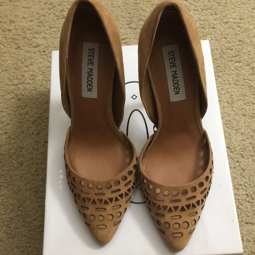Steve Madden Vanesaa Sand Suede Pumps